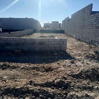 قطعة ارض 250 نزال 25 وجه 10 في السكنيه خلف الكليه السعر 30 مليون بيها ...