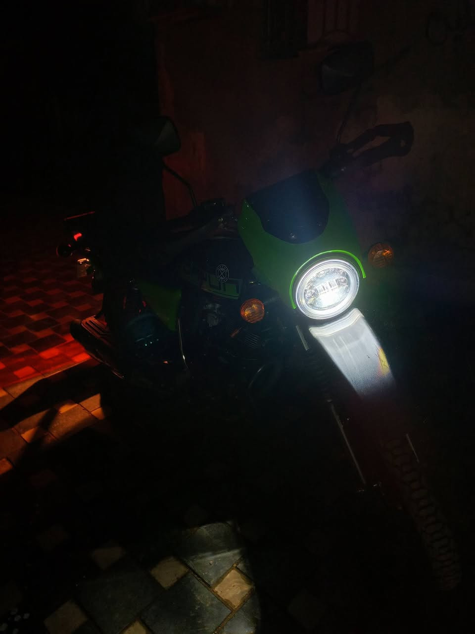 سلام عليكم دراجة دايون للبيع موديل 2026 طالعة من وكيل قبل شهرين ماشية دراجة 800 كيلو بس دراجة اللهم ة محمد جرد رقم اربيل اسويلك وكالة وانطلق رجااا مو شراي لطبلي خاص سعرهة خاص *********** عامل عليهن. تعال
