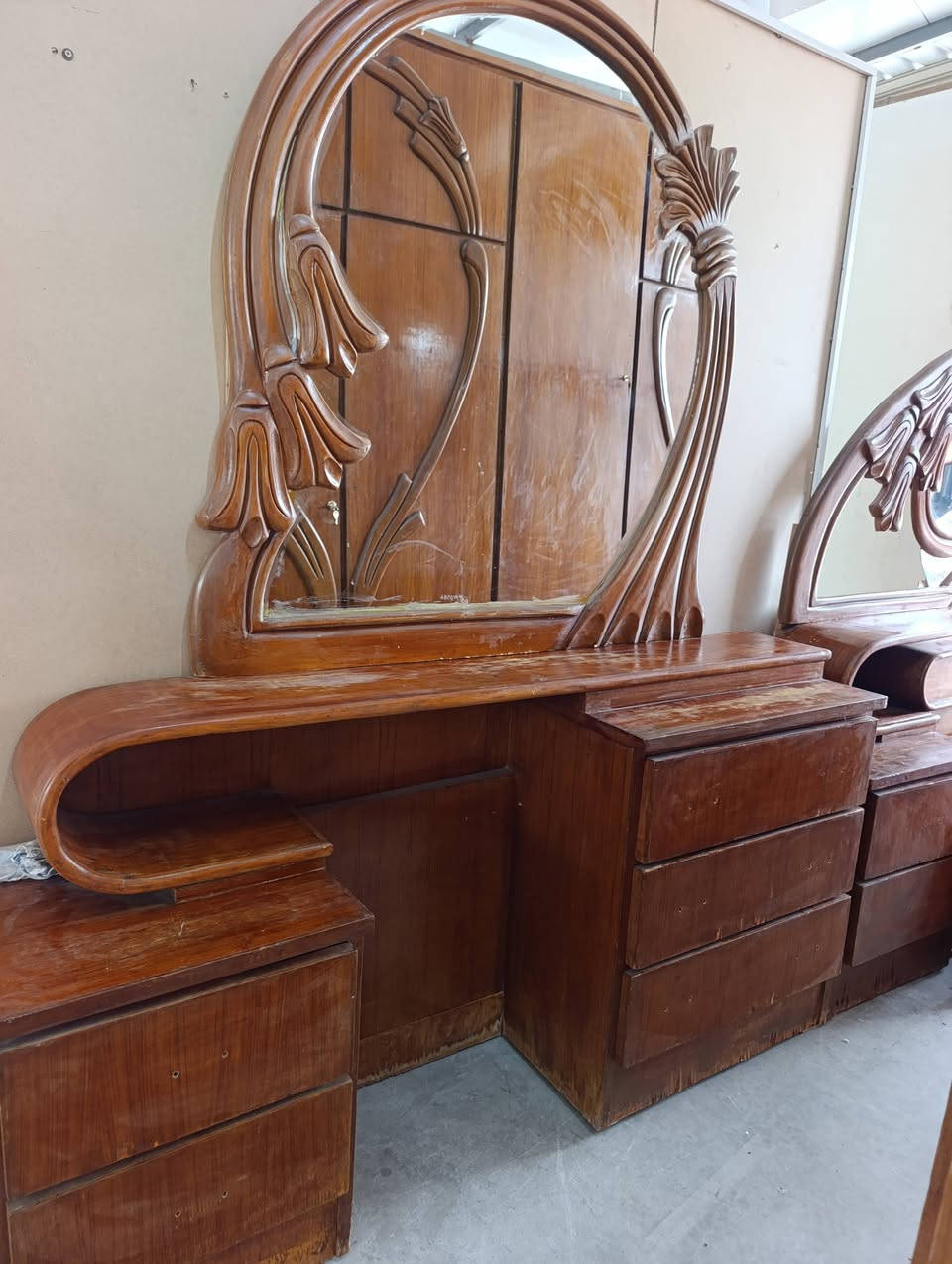 غرفه عراقيه مستعمله من كونه من ست قطع نظافه 90% عبر الواتساب ***********
