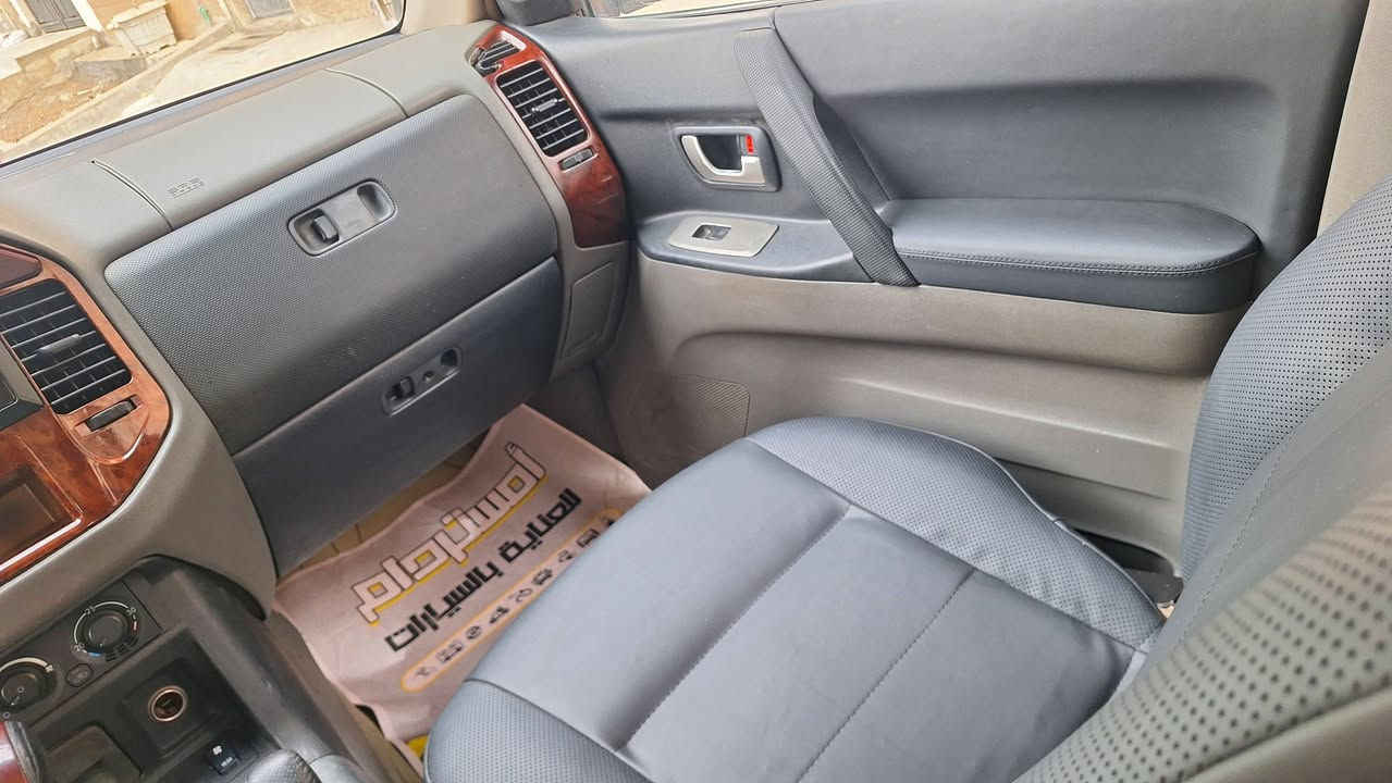 باجيرو 2005 مكفوله من الضربه والصبغ ماشيه 210
(السعر 99) مجال جدا بسيط ***********
مكينه 3000 بحاله ممتازه
كير ممتاز فور ويل شغال 
 تبريد 3 قطع غني عن التعرف تبريد هذه الموديل ❄️
كهربائيات خير من الله 
داخل جلد 
داخل صاج 
مري كهرباء 
7 راكب 
تحويل بسمنه احولك مباشر العنوان بغداد الجديده 
حداديه السياره خير من الله 
بس انطيك صدر امامي خلفي كله شركه اصلي 
مع مشط استيرن هديه مني لليشتريه  اوبلخير علياخذه
