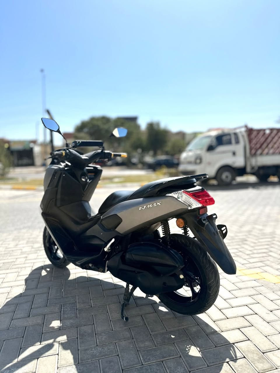 سلام عليكم 
دراجه NMAx ياباني مكفوله كفرات والمكينه نظام ABs مابيها برغي نقص مكاني بغداد حي الجهاد السعر مليون و350 

***********
