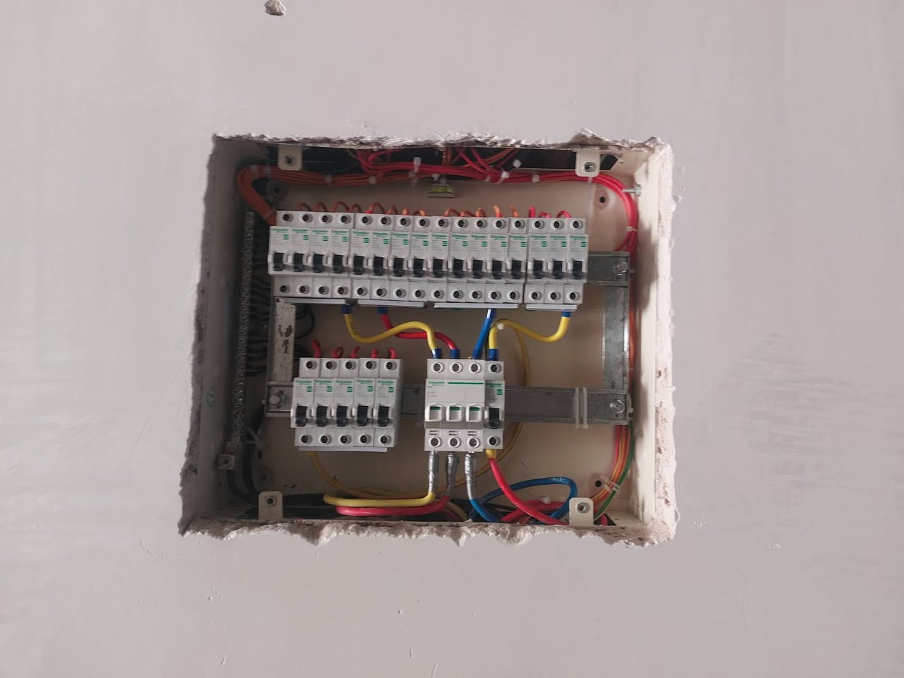 السلام عليكم
خلفه  متفرغ 
محتاج شغل 
مكاني بغداد
  *********** بي واتساب
