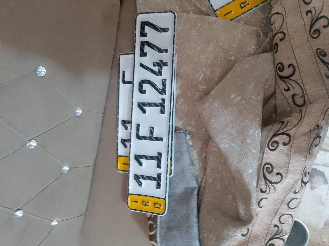 السلام عليكم يوجد لدينا ارقام الجميع انواع السيارات خصوصي تكسي عمومي حمل انشائي  ***********
