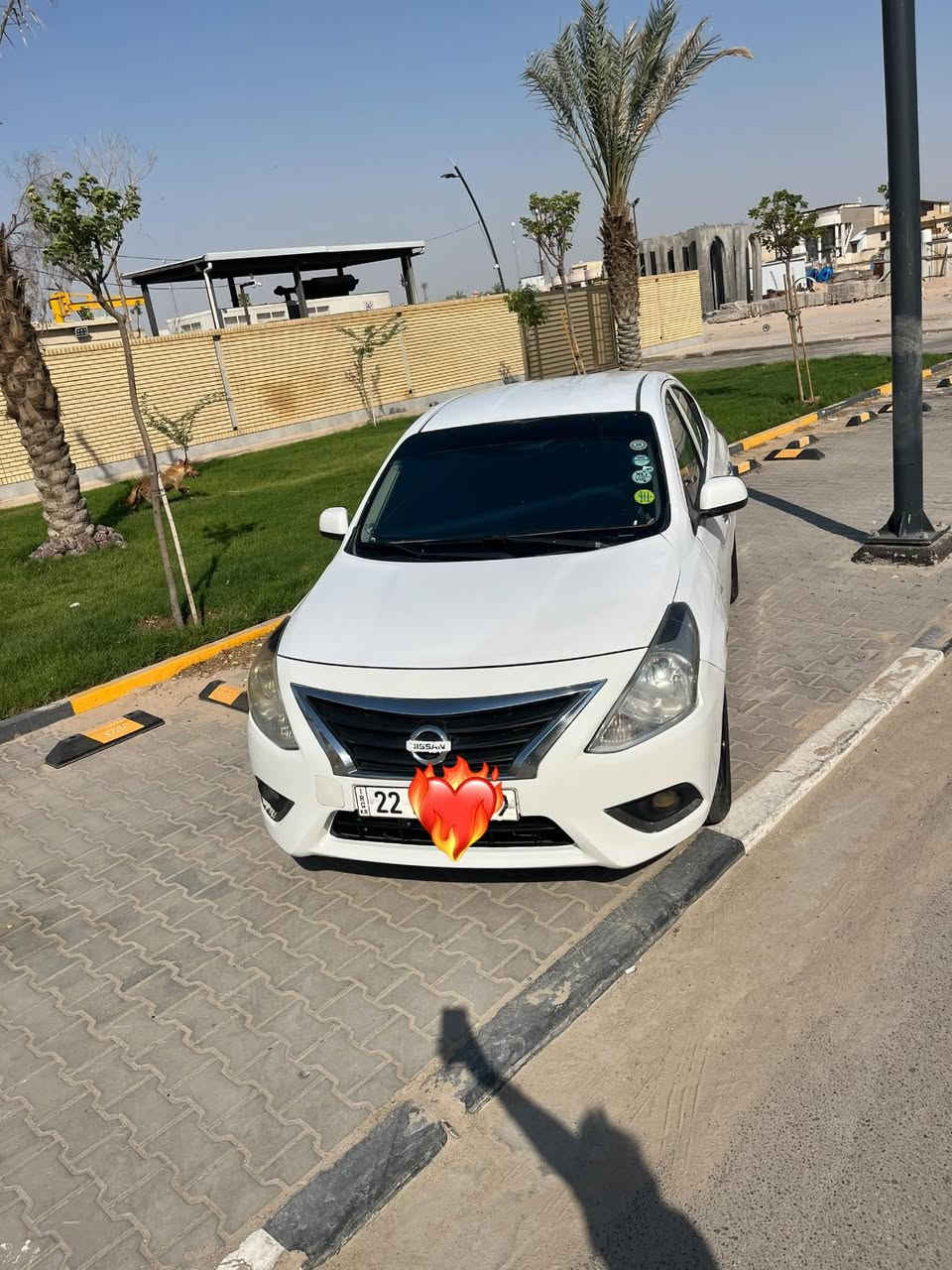 سلام عليكم
نيسان سني هندي موديل ٢٠٢١
سياره نضيفه حيل بيها باردات شوف العين 
وماشيه ١٤٠مكاني البصره المعقل ***********
