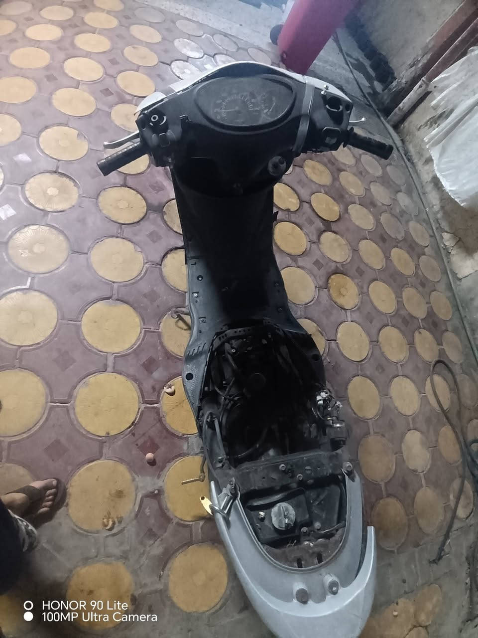 سلام عليكم
دراجه بريز للبيع بيها حادث مفلشه كفرات ابيع عله حالها ٣٠٠ وبيها مجال مكان بغداد السيديه تقاطع درويش اتصال ***********
