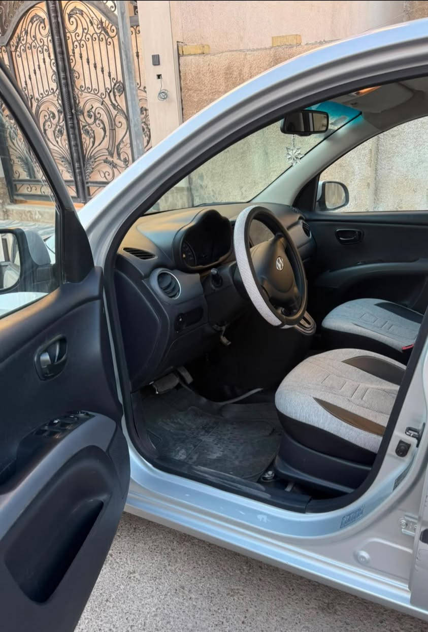 هونداي i10 موديل ٢٠١٥ سيارة مال بيت استخدام قليل جدا نظيفة بدون صبغ رايدتها ب٨٠ ورقه صور السونار موجودة 
للاستفسار 

***********
