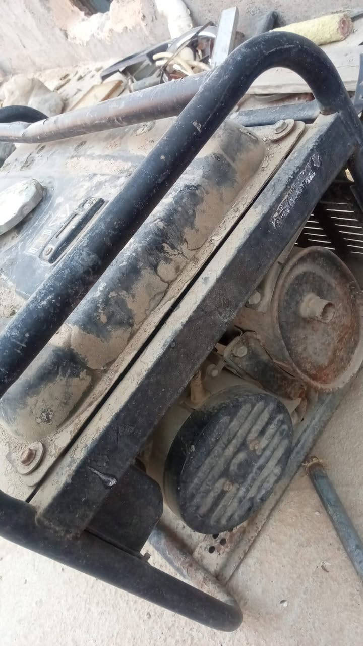 مولده استره باب الاول الملف نحاس للبيع جانت شغاله بس  متروكه من الزمان  وحاليا ما اعرف تتشغل أو لا  السعر 100الف رقم الهاتف ***********
