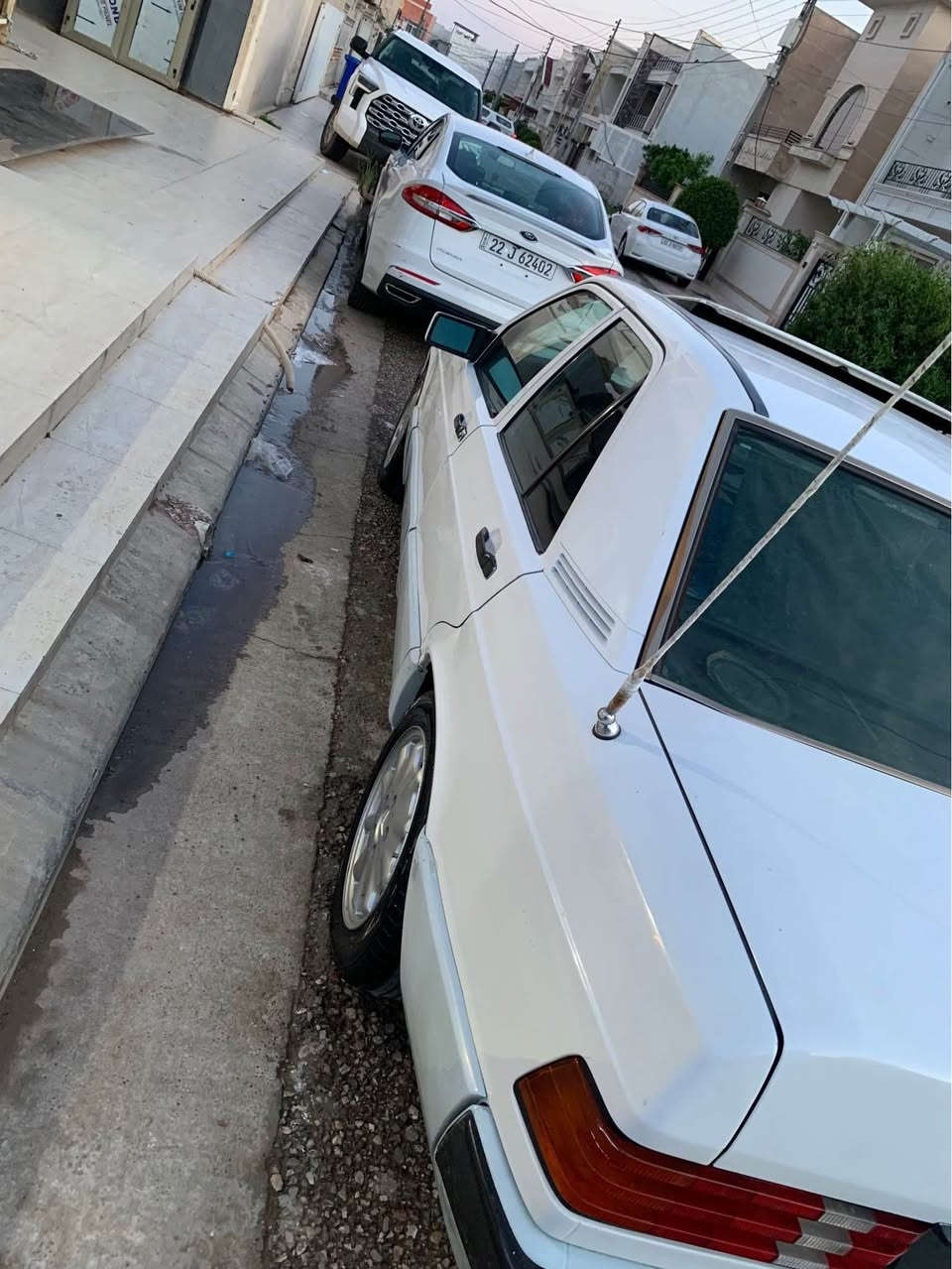 سةرةتا بةناوى خوداى گةوره مسليس بينز E190موديل1990شتيك تابلي خاوين مالي دؤستة سةيارةكة ٤بارجةي هةيةسةقف و شاني بةشةرت جوار تايي كريستالي لؤكي لةژيره بةناو كردنو تةحويل بةشةرت موسو براوه بةشةرت گيرو مةكينة بيلاده گير عادى 6گير بةبةگةوه مالةكة بيويست بةوةسف ناكريت تابلي خاوين ماوةتةوه نرخ 45وةرةقة 8وةرةقةش خرامةي لةسةره دواي محامةلة دةي گةرينمةوه ژماره وتساب ***********ژماره تةلةفؤن *********** أربيل, العراق
