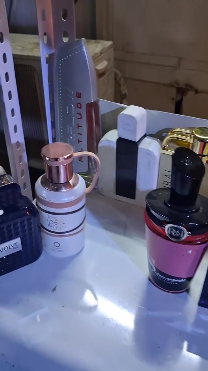 السلام عليكم.....عطور الحرمين تشكيله ولااروع والأجمل منها 
تصفيه تصفيه سعر المفرد ١٠ الف واذا جمله تعال خاص ....
ملاحظه العطور بدون باكيد لطفا .....شرط الاصلي


**إذا كنت صاحب هذا الإعلان وتريد حذفه لأي سبب، رجاءا أرسل رسالة إلى الدعم الفني**