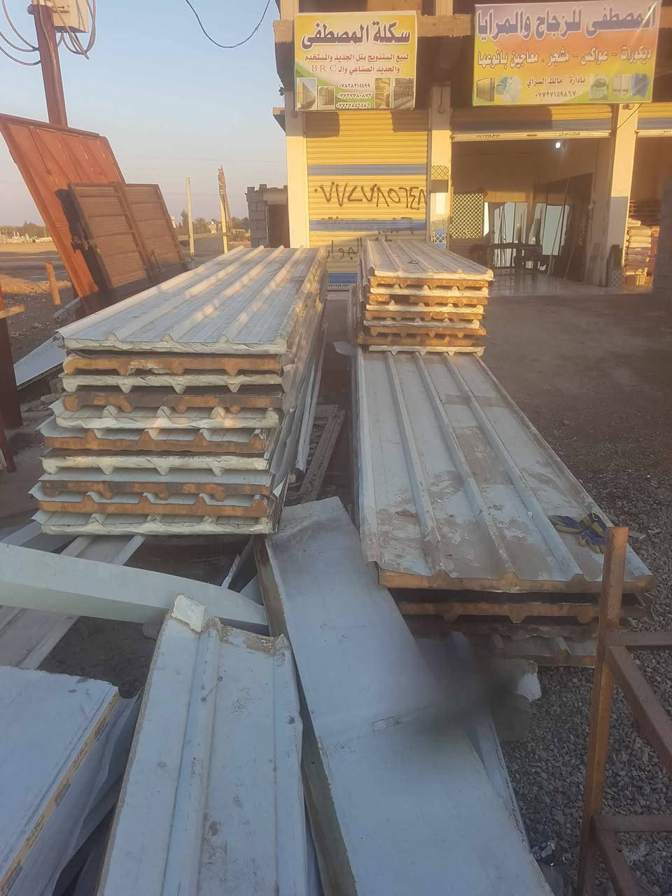 يوجد #سندويش مستعمل وجديد 
#ديالى ***********
