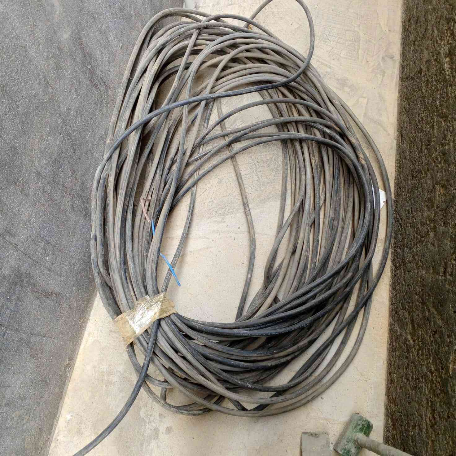 #للبيع
گيبل كهرباء اردني 2×10. نحاس 

سعر المتر 4000 

#مولد بانزين تايكر بعده جديد بالكارتونة 

السعر 200 الف 
***********
