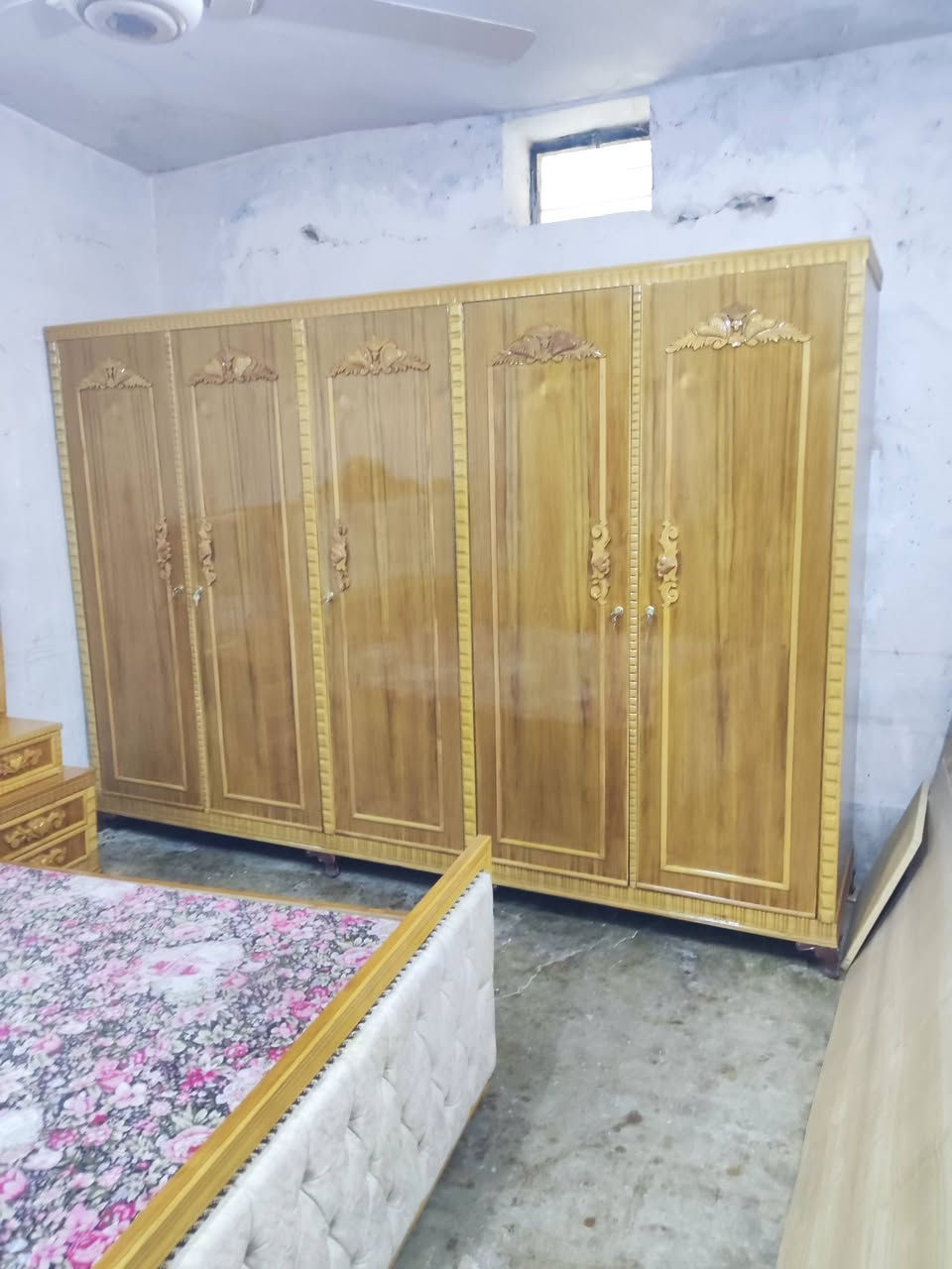 غرفه نوم مستعمل 
العنوان حسنكوي قرب جامع النور 
***********
***********

