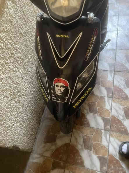 دراجه ثعلب للبيع 
الدراجه نضيفه وبلادي ماعده الكابريتر تجاري ومصار جم يوم من شديته يعني بعده جديد المكينه نضيفه تجي تفحص يله تاخذ 
السعر600وبيها مجال بسيط حك الجيه
عنوان بغداد حي الجامعه
الرقم ***********
