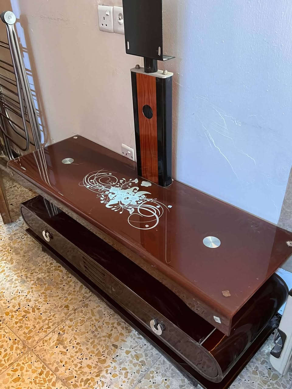 أغراض منزل بحالة جيدة
1- كاونتر متر ونص + سنك (100) الف

2-  مكتبة صاج (80)

3- مكنسة كهربائية بحالة جيدة جدا استعمال قليل (50)

4- ميز بلازما (35)
الأسعار  بيها مجال
 الاتصال على الرقم  *********** واتساب
او على الخاص
