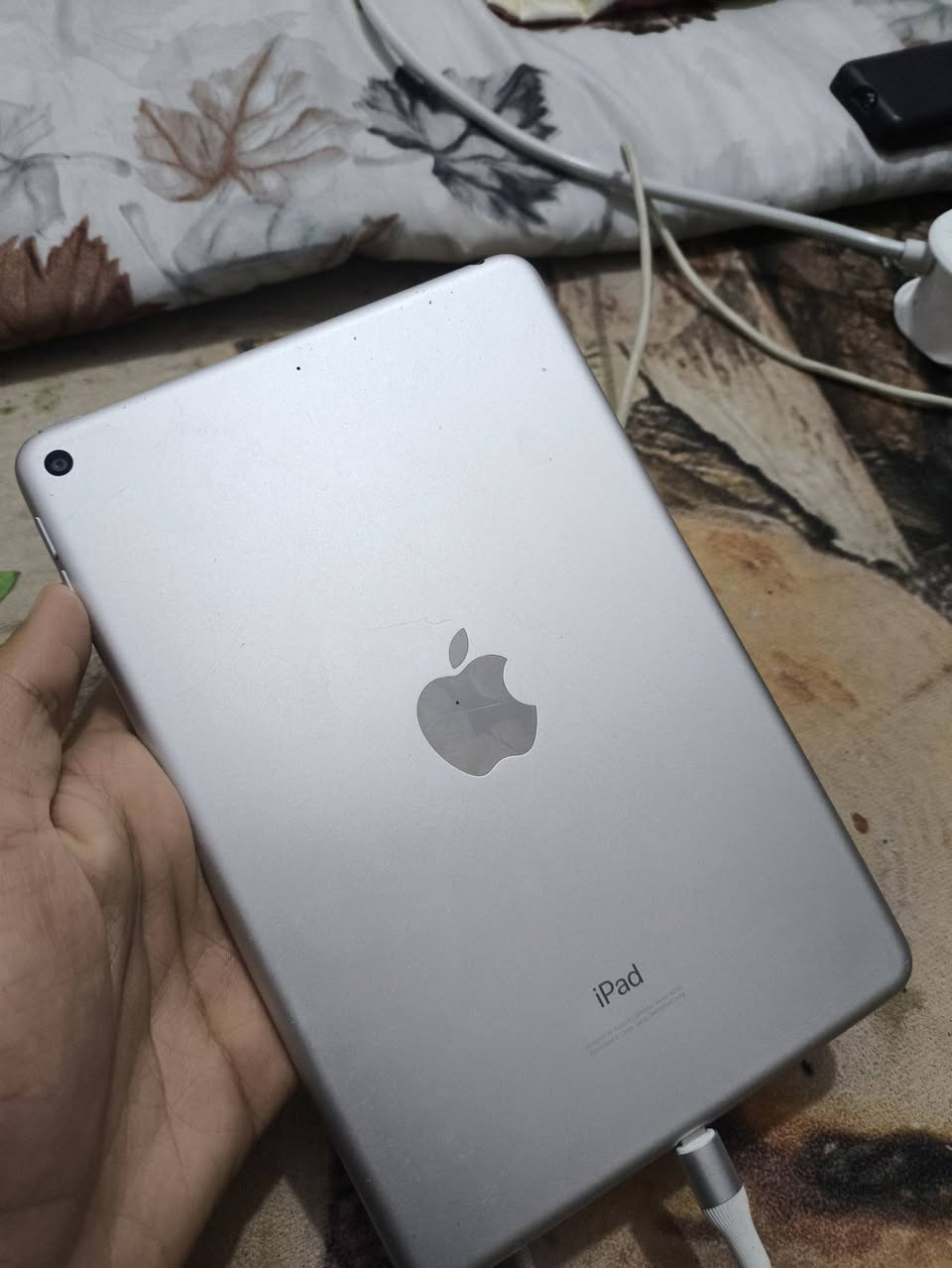 السلام عليكم مني فايف للبيع نضافه 90 بلميه ذاكره 64 جهاز كفاله عامه ما مفتوح ملحقاته كارتونه الاصلي وكيبل شحن سعر 250 وبي مجال قليل مكاني العمارات الجديده قرب مسبح العماره الكبير شراي خاص او اتصال
*********** بي واتساب
