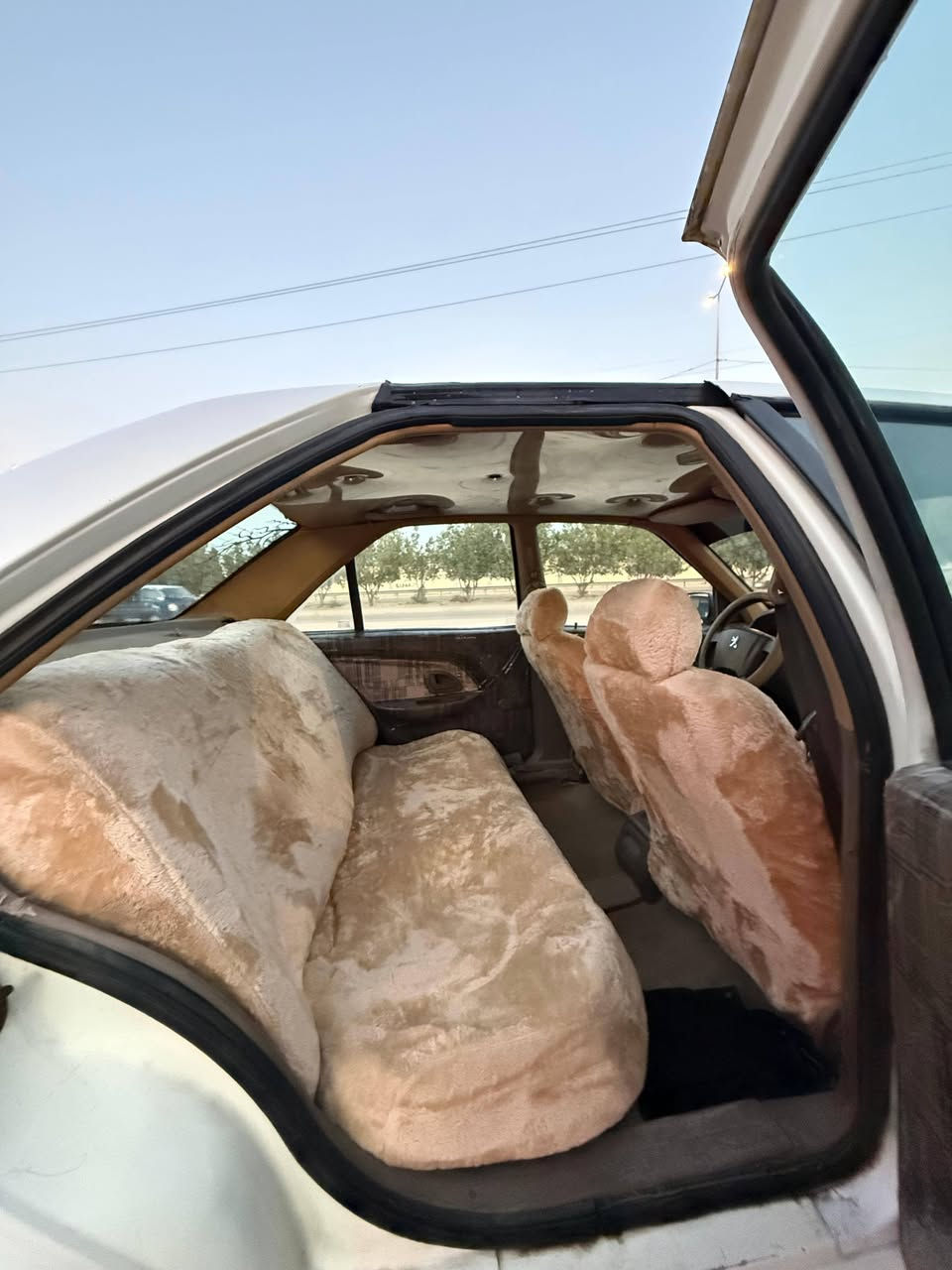 السلام عليكم
بيجو 405
مديل 2014
سياره حلوه وجاهزه
مكينه وكير ستوني شادهن
تخم تاير ابو الخطه جديد
 بيه مبدل بنيد وجاملغ بدون حادث
رقم بصره مشروع وطني 
السعر 38وبيها مجال بسيط
مكاني النجف الاشرف
***********
