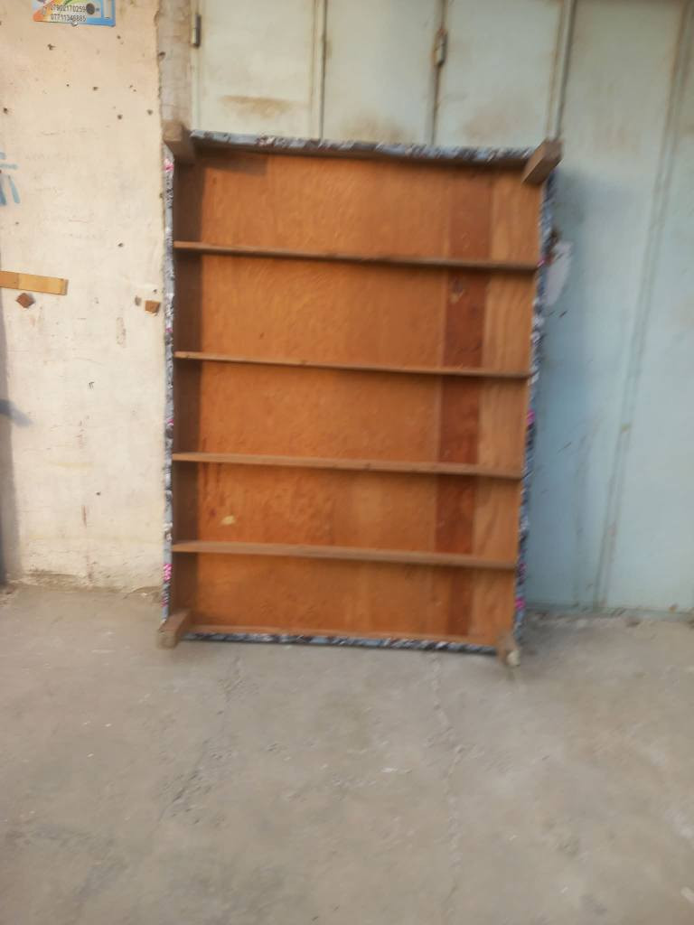 جربايه نفرين مستعمله صاج  قياس الصوميه 144 سم عرض و طول 195 سم ب 150 وبيه مجال  العنوان بغداد الكرخ تقاطع درويش البياع شارع البداله الانتصارسوق اميمه فرع مجمع الرازي ع اليمنه منتصف شارع ع اليسرى خلف مي اور
***********
*********** بغداد, العراق
