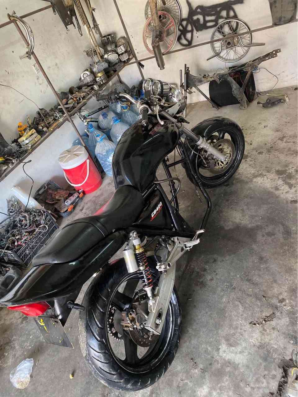 سه ره تا به ناوي خوا
Cb400
هه موگياني به شه رت به سمه كينه كه ي سه وتي ياتاقي تيايه 
تايه بوتايه به شه رت 
كاره باي هه موي مه زبوته 
موديلي١٩٩٨
٦گه لاو مه عامه له مشته ريت چاتكه يان 
*********** السليمانية, العراق
