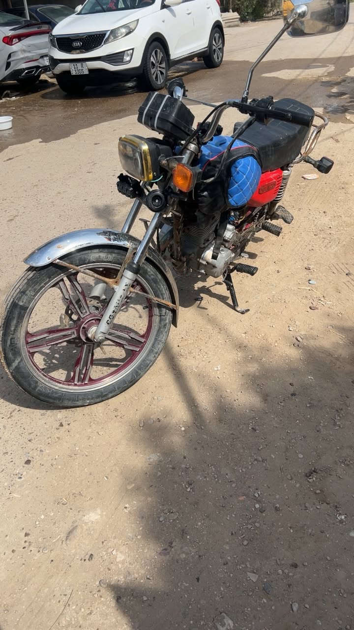 سلام عليكم ايراني موديل 2021 دراجه كامله من كلشي نقصه بس باتري باتريه ضعيف عارضه 350وبيه مجال للشراي متواجد فيسبوك *********** هذا فقط واتس اب
