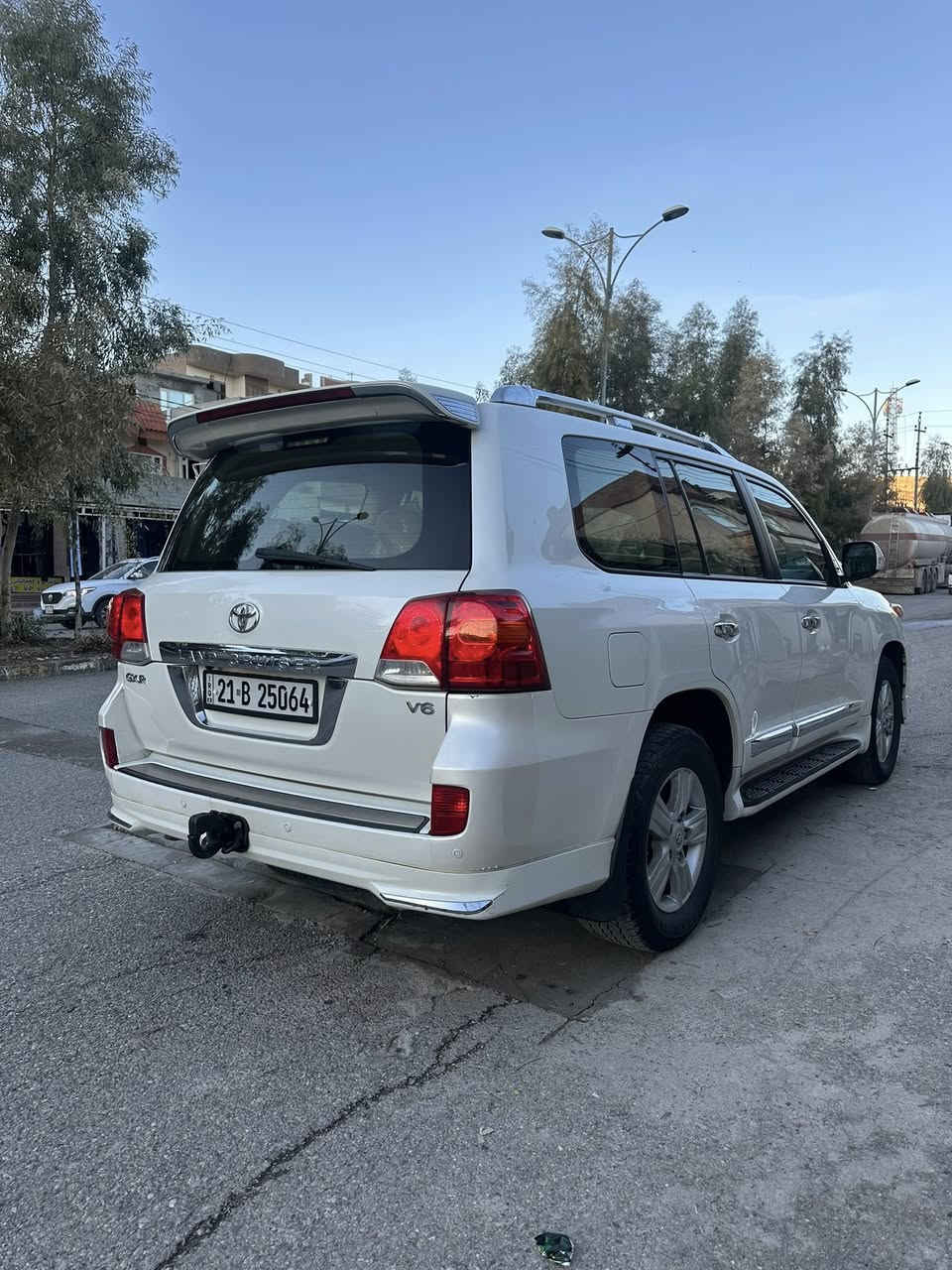 تۆیۆتا لاندکڕۆز 2015 مواسەفات GXR  
سفری شەریکەی جیهان
١٦٨هەزار حەقیقی رۆشتووە 
شەغال و دووبەسمە شەریکە 
حاسەی پێش و دوا  
فول فولە تەنها جلد نییە 
سەنەوی و ژینگە نوێیە 
تەنها دوو پەڵە ساردی هەیە 
وێنەی سۆنەرەکەیم داناوە 

گێر و مەکیەنەی بەشەرت 
هیچ کێشەیەکی تێدا نییە 

ژمارەی خاوەنەکەی 
***********
