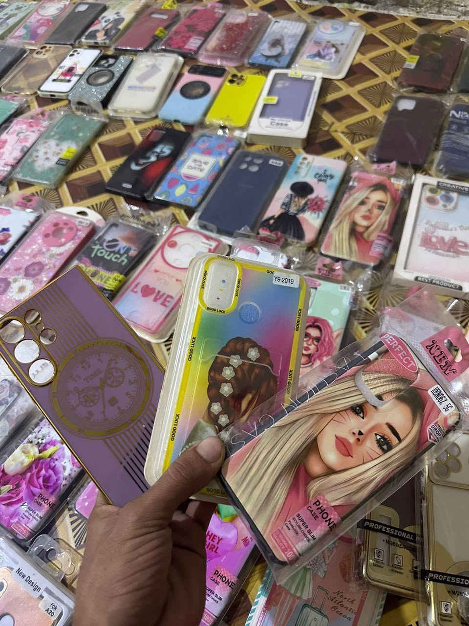 اسلام عليكم اخوان كفرات مال مبايلات نظاف مال تعزيلت محل  بيهن كلكسي ايفون الي يريدهن يراسلني خاص سعر 40الف ***********0
