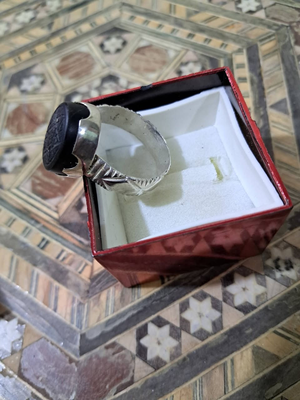تحفه من تحف العقيق شفه
مخطوطه نجمة داود
صياغه يدويه فضه عراقيه


**إذا كنت صاحب هذا الإعلان وتريد حذفه لأي سبب، رجاءا أرسل رسالة إلى الدعم الفني**