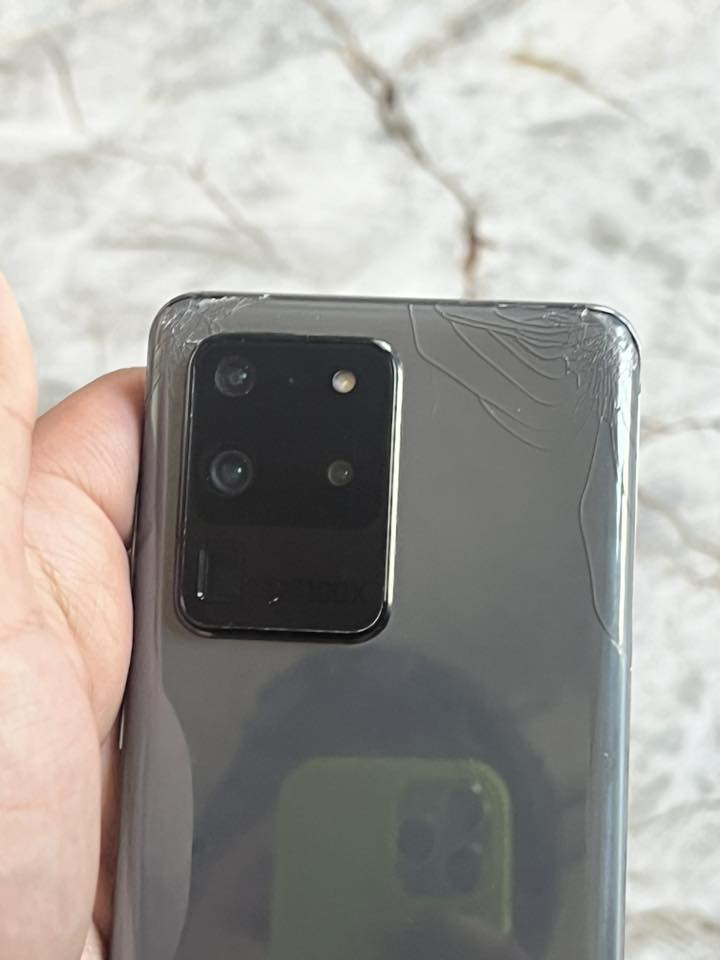 سامسونج S20الترا 5g امريكي 
ذاكره 128 
رام 12

بوبجي 90فريم
معالج Exynos 990 ثماني النواة
صوت ستريو محيطي فول
شاشا مسطحة ايدج
كامره فول 108+45+12+0.3 
زوم 100x
كامره اماميه 40
يدعم الشحن السريع
بطاريه 5000
الضهر مكسور والكامرن 1x ما تسوي فوكس ما تصفي فقط السعر 250 وبي مجال 
***********
