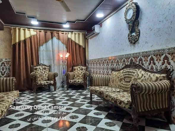 سلام عليكم دار في الحسينية  110. متر مربع ركن واقع حال 120. متر كامل خدمات. ملك صرف خدمات مسقط غرفتين نوم ومطبخ واستقبال كبيره. السعر 55. للاستفسار ***********
