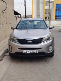 للبيع فقط سورنتو موديل 2015 وارد أمريكي لون رصاصي ٤سلندر قطعتين تبريد ...