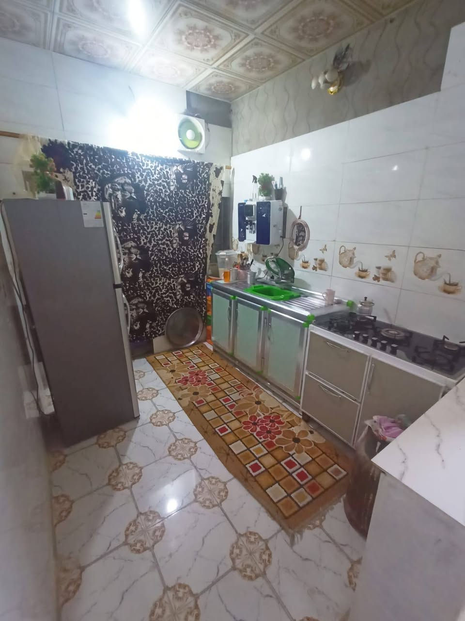 بيت للبيع على طريق ياعلي عامود 136...190 متر مبني 90 و100 متر قطعه سقف سندويج غرفه وصاله مطبخ وستقبال السعر 20 يبعد عن شارع العام 500 متر***********
