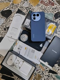 ريلمي gt 8 pro لون ازرق نسخة عالمية ذاكرة 512 شرط الملحقات والكفر  ممس...