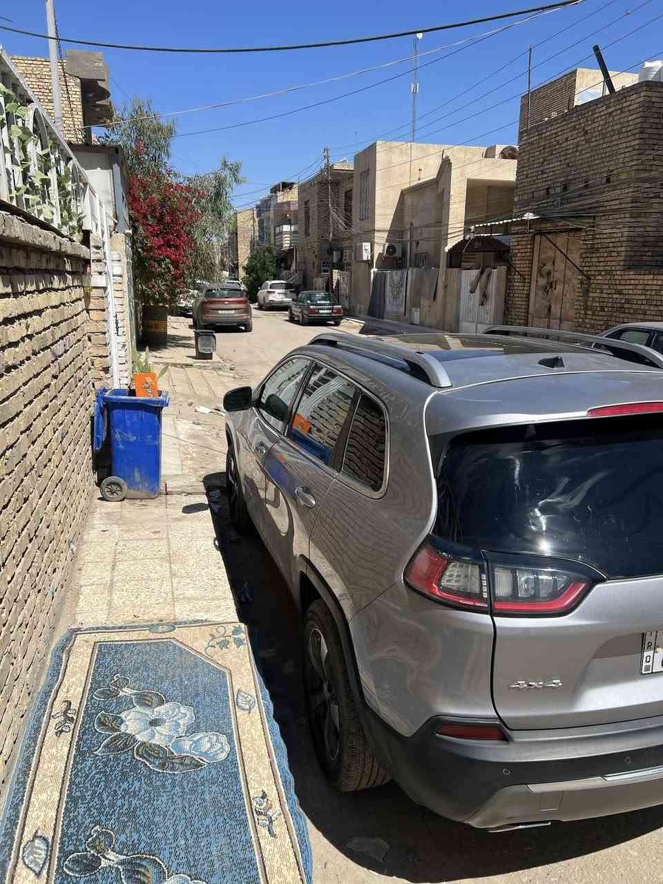 السلام عليكم جيب بزون فول فول مواصفات فور ويل او فتحه  دواخل جلد سياره جاهزه مكينه 6 سلندر بيه كم قطعه صبغ رقم بغداد بسمي  مكان السيارة بل العمارة 
بيع او مراوس  *********** سعر 128 بيه مجال قليل
