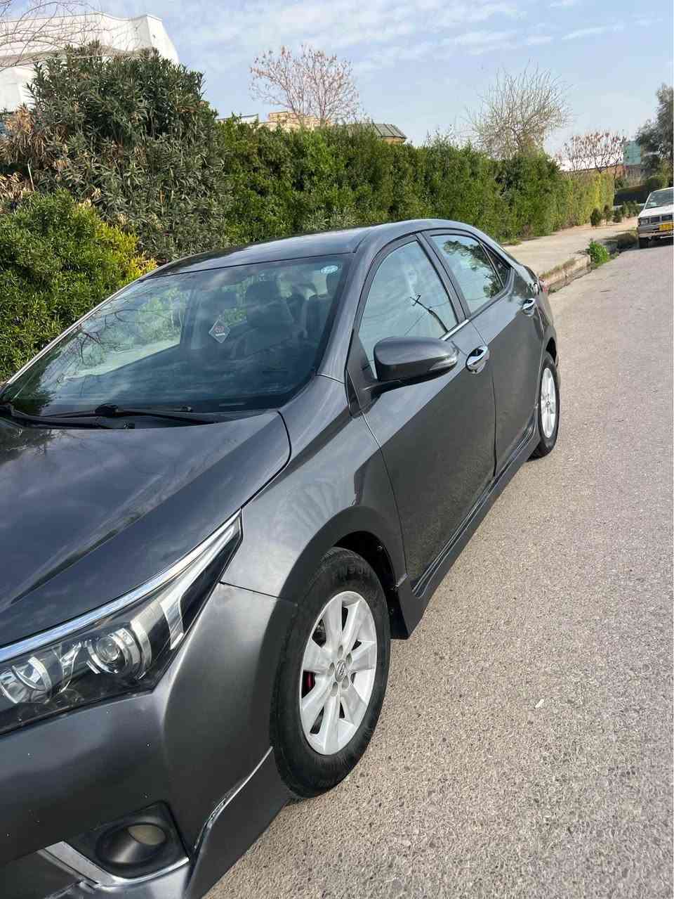 کرۆلا ٢٠١٥ خەلیجی
بەسمە 
کوشین جلد سپۆڕت
لایی زینۆن بیلادی 
ئاوێنە شەفت
سوکان ڤۆلیۆم
تحدیل سرعة
سیستەمی eco
مەکینە 2.0
150000 ڕۆشتووە 
هەموو لەشی سپۆڕتی بیلادی
شاشە 
کامێرای دواوە 
دەرکەی پشت سەیاق سبوخە بێ ژوورەوە 
لەگەڵ بستێک چاملغی پشتەوە
بە شەرتی بەناو کردن 
چوار تایەی نوێیە 
137 وەرەقە و مەجال
ژ.م*********** أربيل, العراق
