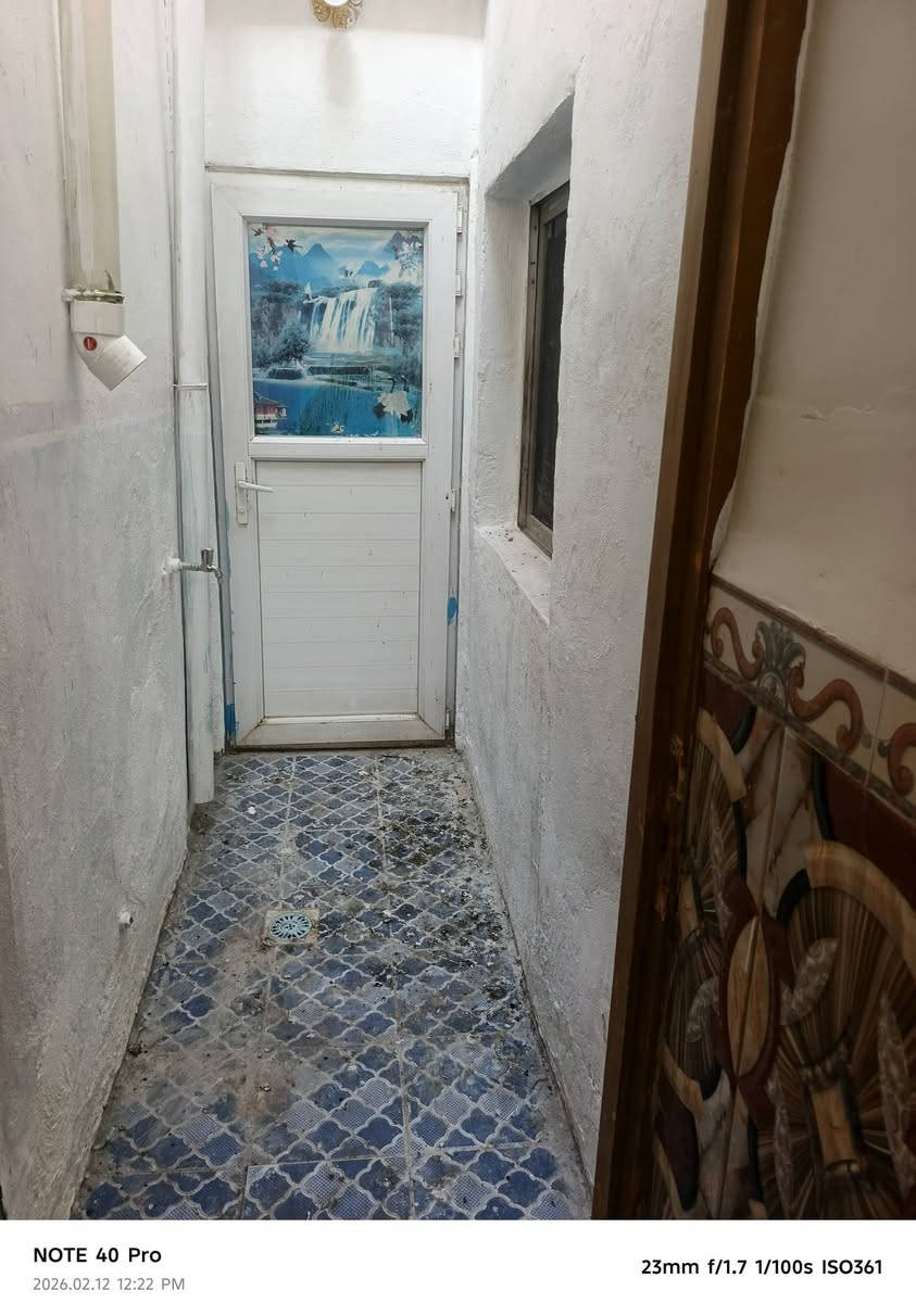 دار للبيع مساحه 50 متر في حي الميلاد منطقه ال 44 طابق ونص عكاده 
مطبخ صاله غرفه صحيات 
غرفه وصاله فوك
 للاستفسار اتصال
***********
واتساب متوفراو مراسله الصفحه
