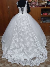 فستان عرس .. نظيف جدا استخدام شخصي ...للبيع ...السعر مناسب . 078155008...