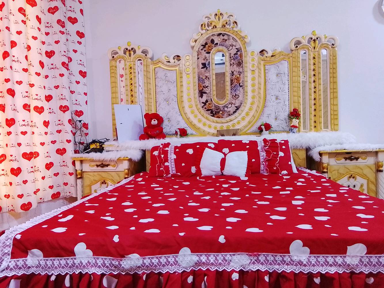 سلام عليكم اخوان غرفه 4قطع جديده (شغل عراقي جوده عاليه) صارلها سنه ونص من اشتريتها اريد ابيعها (سعر مليون ربع) بيها مجال لشراي فقط للاستفسار رقم الهاتف ***********عنوان البصرة  ابوالخصيب