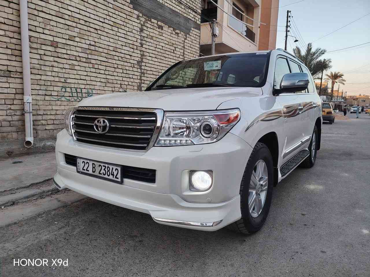 يالله السلام عليكم اخوان سياره مديل 13 بيه ٢قطع مفتوحة جاملغ وبنيد وشوي يم الماصده ماشيه 127 مكينه مفتوح بيه راجز السياره جاهزه وجديده جدا تجي وتشوف احلا من الصور مكاني بغداد الرصافه سعر 33 وبيها مجال للشراء***********
