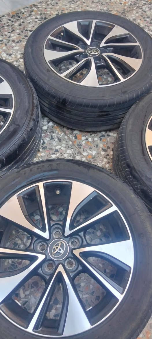 السلام عليكم 
للبيع 
تخم ويل كب مال كورلا حجم 16 نضيف لا كسر لا لحيم ولا عواج مع تخم تاير 
السعر 290
الاتصال ع الرقم ***********
