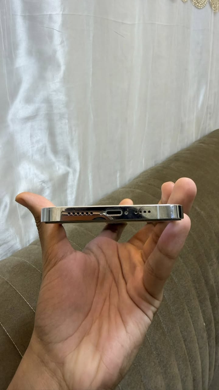 iPhone 13 PRO MAX
ذاكره 256 بطاريه بلادي 74 نموذج M ممفتوح مكفول من الشخط 
مكاني بغداد/بسماية
***********
سعر 650 وبي مجال
