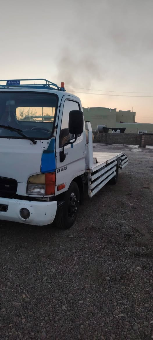 سلام عليكم هونداي سطحيه للبيع موديل 2000محرك وكير واكسن جدد طخم تاير جديد كهربائيات شقاله سياره جديده شرط التحويل لسعر مناسب اتصال ***********)(***********)
