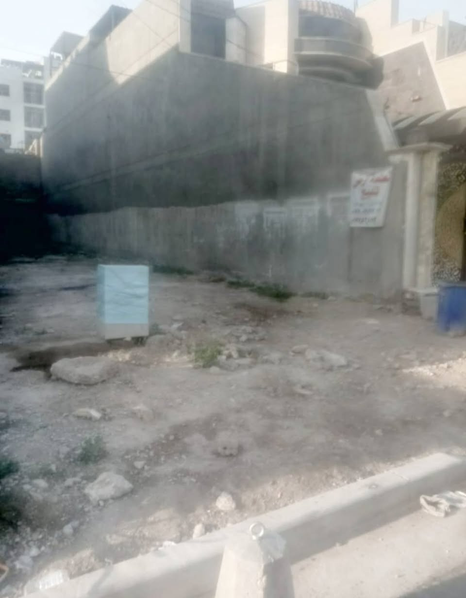 قطعه ارض للبيع المساحه 230 متر في شارع فلسطين في شارع صيدليه تاج العافيه للاستفسار الاتصال عله الرقم ***********
