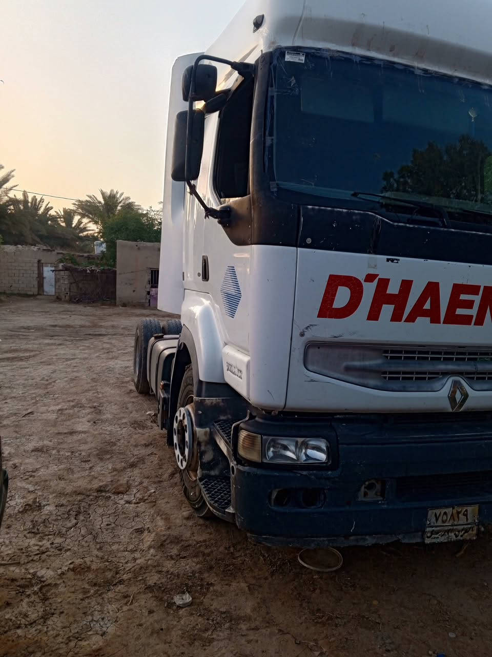 السلام عليكم رينو للبيع موديل 4 سنوية ساقطة كفالة محرك وگير واكسن جاهزة للعمل للاستفسار اكثر اتصل ‏‪***********‬‏
