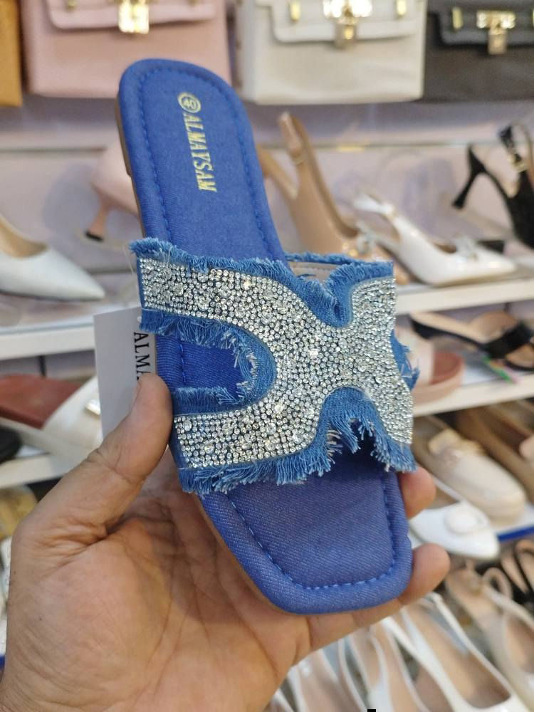 معرض الرواق يقدم لكم كل ما هو مميز 🔥👇🏻

#شحاطة_هرمز_نسائي_كوالتي_عالي_

#السعر__5__الف

 شحاطة هرمز  طبي  كوالتي عالي ♥️

 شحاطة هرمز نسائي كوالتي عالي مميز وأنيق
القياسات 37-38-39-40-41

للحجز_وللاستفسار_مراسلة_البيج_او_واتساب
*********** 📞
*********** 📞

#توجد_خدمة_توصيل

#العنوان_كوت_شارع_الهوره_مجمع_الروان
#ليس_لدينا_فرع_اخر

كوت عناية_بالبشرة اكسبلور الرواق دهل اوران, واسط
