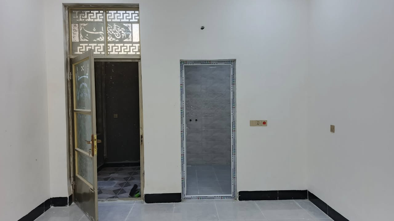 للإيجار 

الجغيفي الثانيه 

مقابيل سياج لمقبره يبعد عل شارع 300متر

125 متر غرفه وحده حديث ممسكون 

قفل 325 

‭0786 959 8192‬
