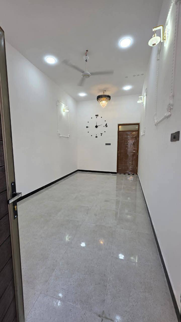 #اسعد_الله_أوقاتكم_بكل_خير  ***********
دارين  سكن للبيع ⛪️ بسعر بلاش 
بيوت حلوه مرتبه 

#مساحت كل بيت 150متر  بناء حديث بعده بل جيس

#يحتوي البيت على غرفتين نوم 
و ديوان 
و صاله 
و مطبخ 
و صحيات داخلي و خارجي و كراج سياره 
بيت كلش مرتب 

كافه الخدمات متوفره 

#جنس_العقار :: طابو صرف زراعي بأسم عراقي سند ٢٥ 

البيوت علا شارع مقرنص 10 متر 🛣️

#العنوان ابو الخصيب  طريق سيد حامد قرب مدينة الاندلس السكنيه

سعر كل بيت 88مليون  و بي مجال 
#للاستفسار الاتصال على الهاتف 📞📳
📳((***********
