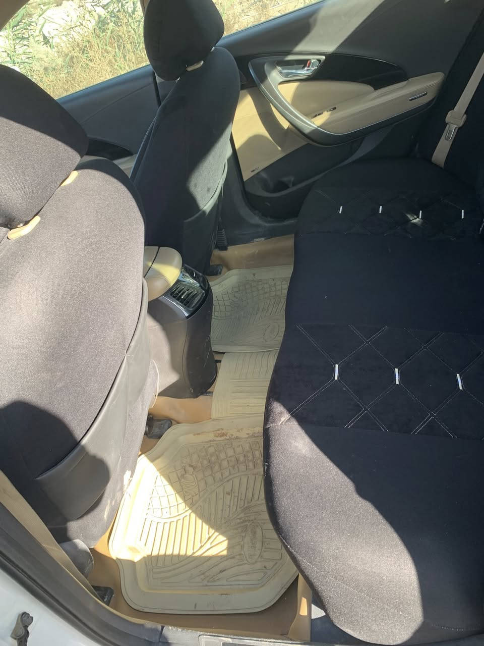 السلام عليكم عندي ازيره 2016 وارد امريكي فول مواصفات ما عده الفتحه السياره ما ناقصها برغي واحد والسياره خير من الله تطلع بيها تراي للبصره وعندي صورها مال ضربه من امريكه /0770079647 1) (مكان بغداد تاجي )
