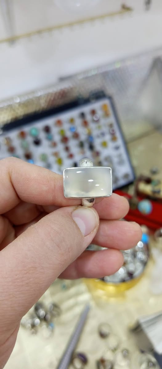 خاتم من العقيق الابيض قطع مستطيل فضه عيار 925 قطعه كلش حلوه للاستفسار التواصل ع  الخاص


**إذا كنت صاحب هذا الإعلان وتريد حذفه لأي سبب، رجاءا أرسل رسالة إلى الدعم الفني**