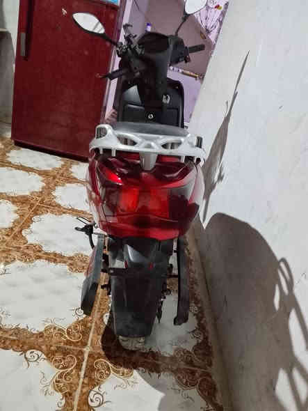 السلام عليكم للبيع دراجه شحن سته بطريات كبار مصطره درجه مفوله كهربياته كمله ما بيه  بيه بك R  السعر 550بيه مجال مكاني مقبل منشه نصر ***********
