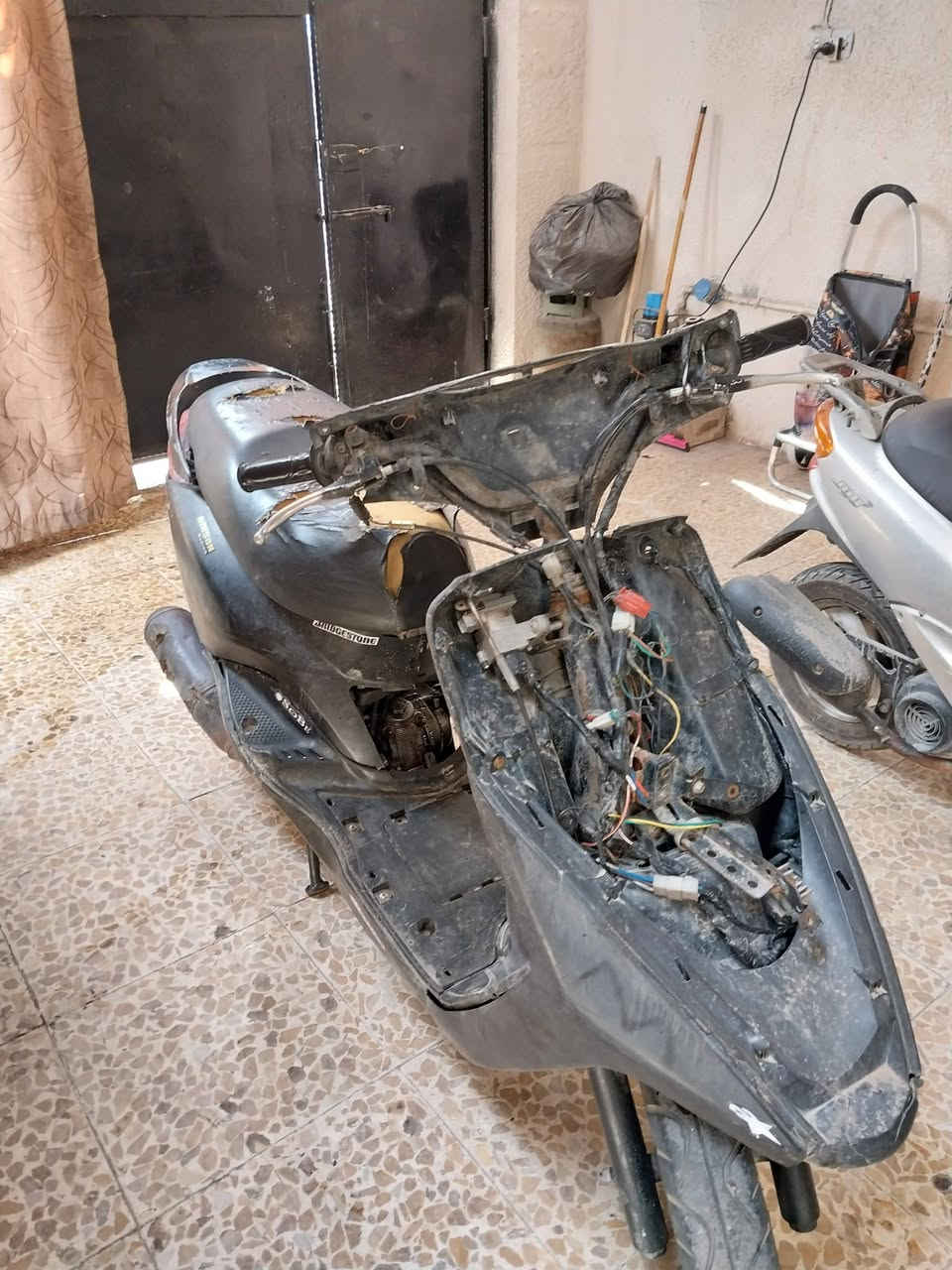 دراجه ابريز شغاله كابريته اصليه فشكته ابلاديه شلعه ومعدل دبلات جدد وين متريد روح بيه متوكفك يرادله كفرات السعر ١٨٥ مكاني حريه رقمي ***********
