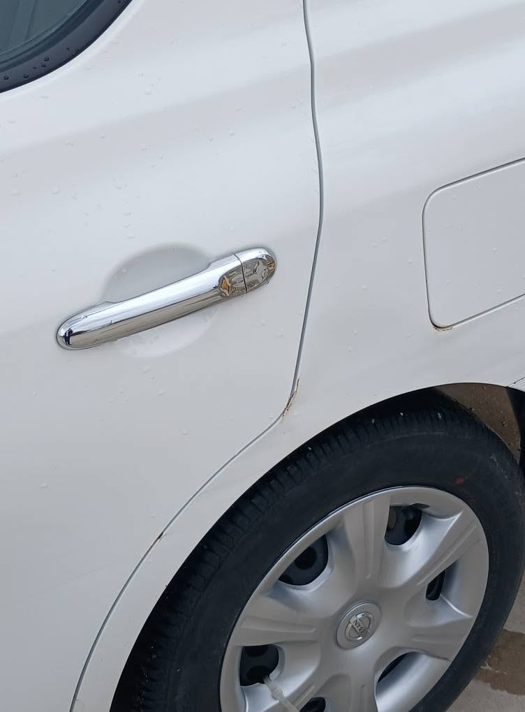نيسان صني
للبيع نيسان صني 
موديل ٢٠٢٥
بدون صبغ بس بيها ضربة خفيفة بالجاملغ الخلف
موضح بالصورة
مواصفات
شاشة و كاميرة
تحكمات بالستيرن 
اربع جامات كهرب
حساسات خلفية 
تبريد قطعتين
اشارات بالمرايات
تكوة بحوض الخلف
السيارة رقم اربيل هزة و سنوية جديدات
ماشية ٤٢ الف كيلو متر
السعر ١٢٤ و مجال بسيط
 بي واتس اب
*********** أربيل, العراق
